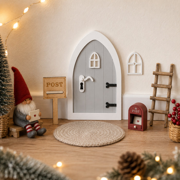 Weihnachtsdekoration Elfentür aus Holz mit Fenster und Briefkasten Pink / Grau / Grün | 10 x 15 cm
