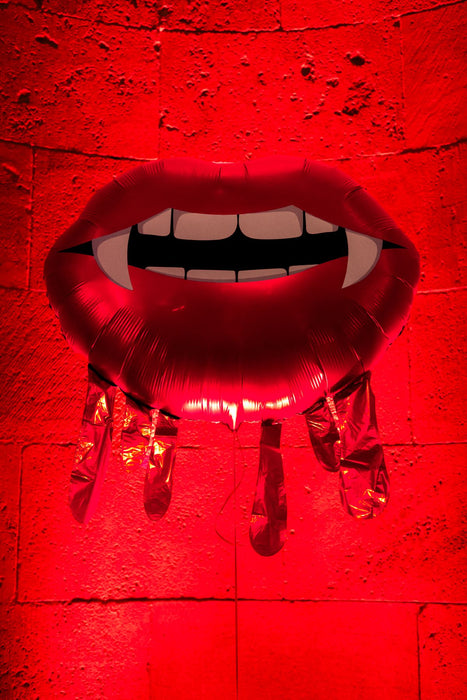 Shape Folienballon "Blutige Lippen" | 92 x 60 cm