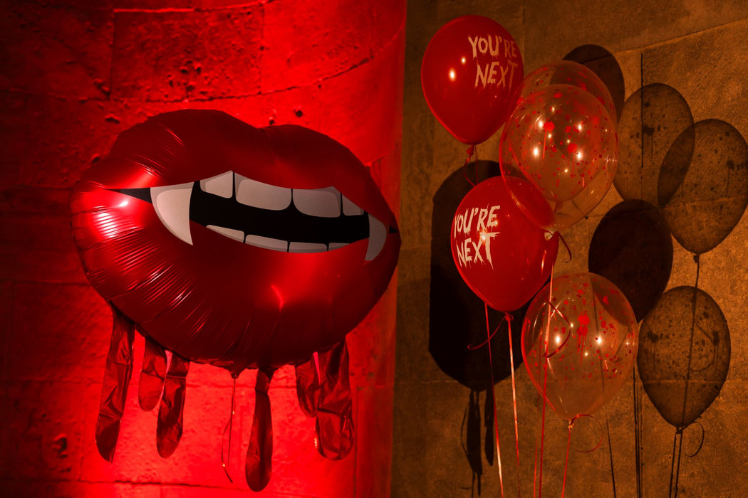 Shape Folienballon "Blutige Lippen" | 92 x 60 cm
