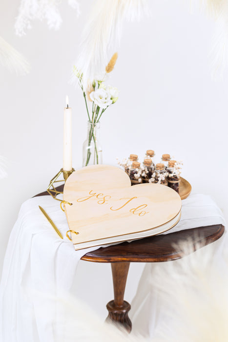 Gästebuch aus Holz "Yes, I do" | Herzform 26,5×25cm